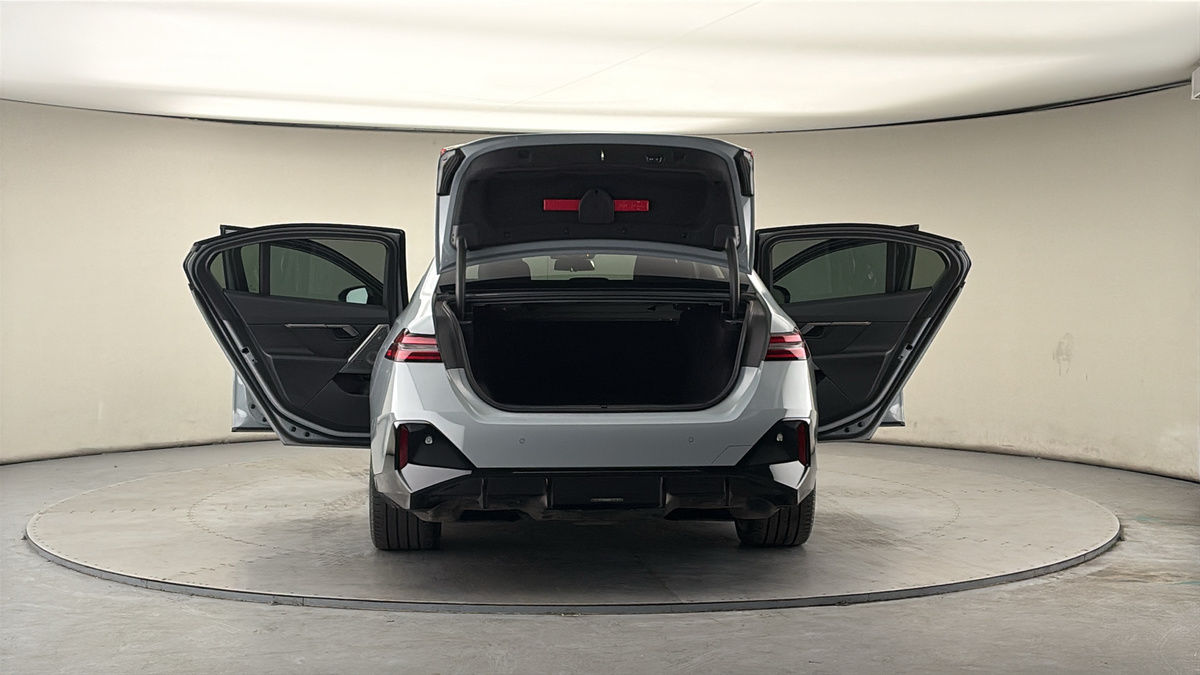 More views of BMW i5
