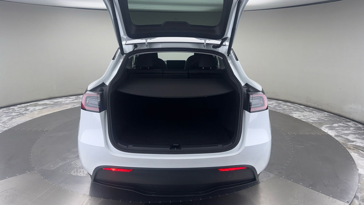 Tesla Model Y Image 11