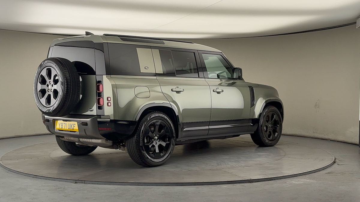 Land Rover Defender 110 Image 21