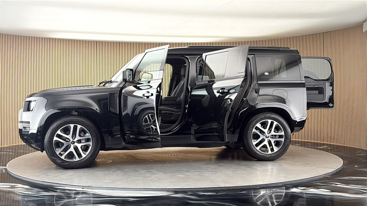 More views of Land Rover Defender 110