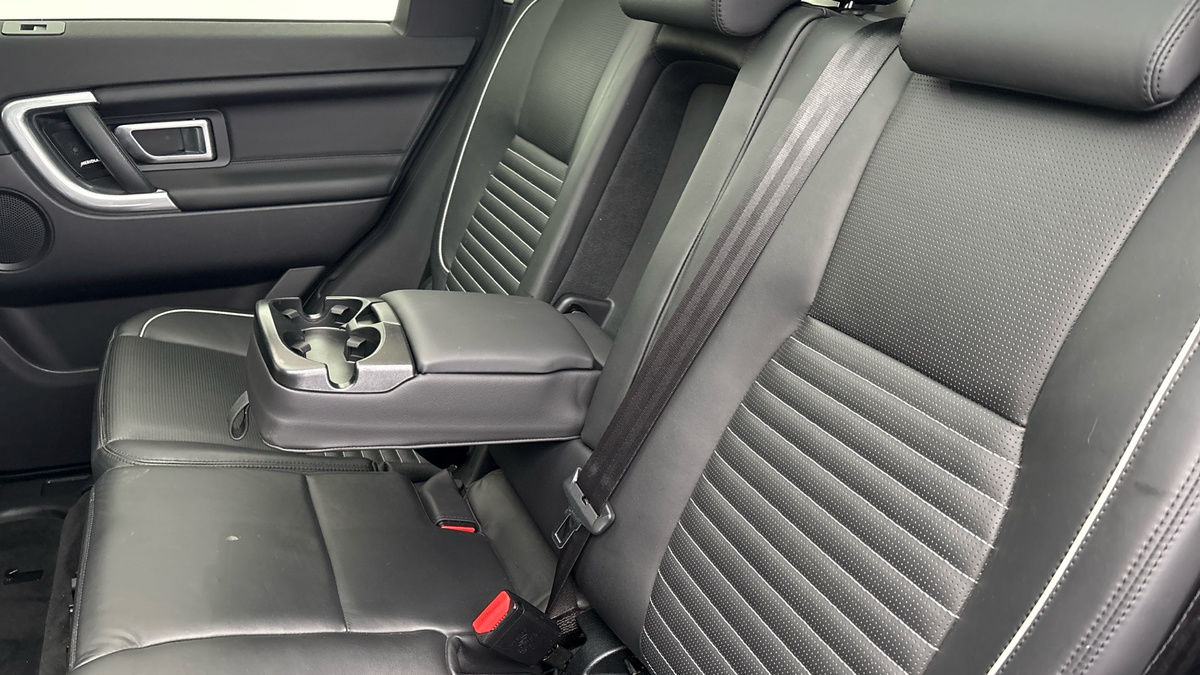 Land Rover Discovery Sport Image 9