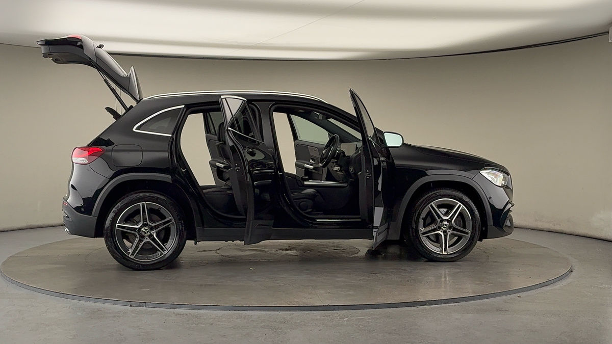 More views of Mercedes-Benz GLA