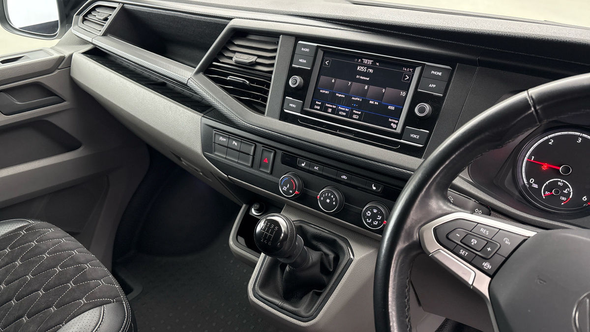 Volkswagen Transporter Image 18
