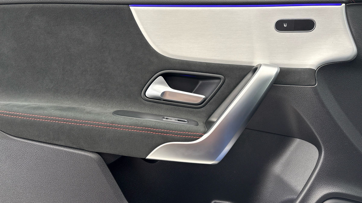 Mercedes-Benz CLA Image 19
