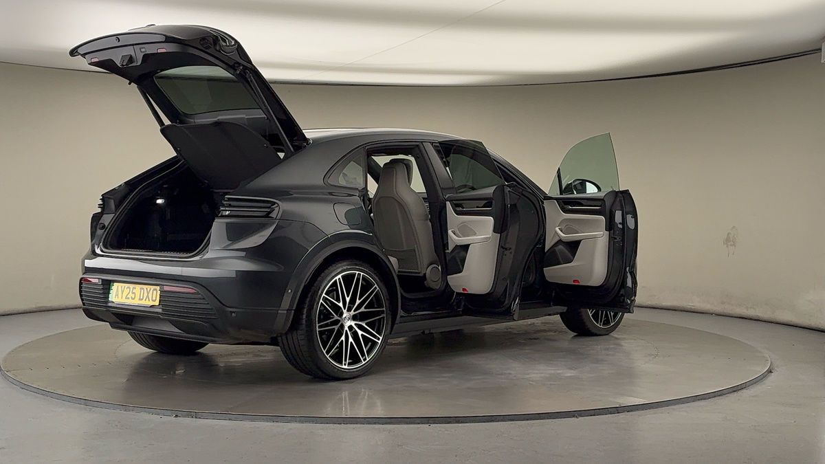 More views of Porsche Macan
