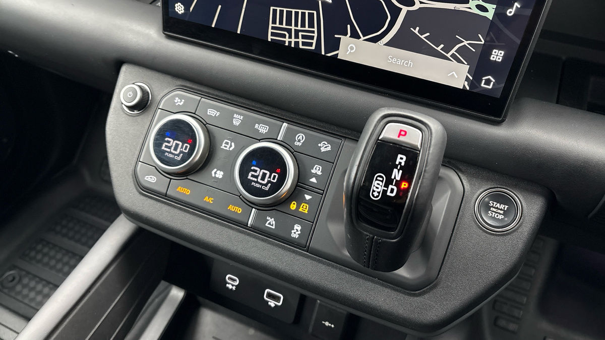 Land Rover Defender 90 Image 6