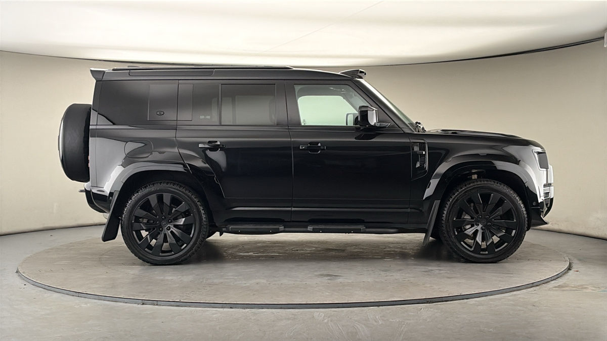 Land Rover Defender 110 Urban Image 16