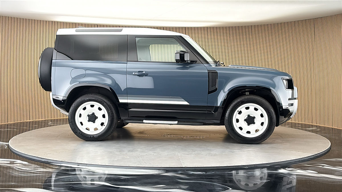 More views of Land Rover Defender 90