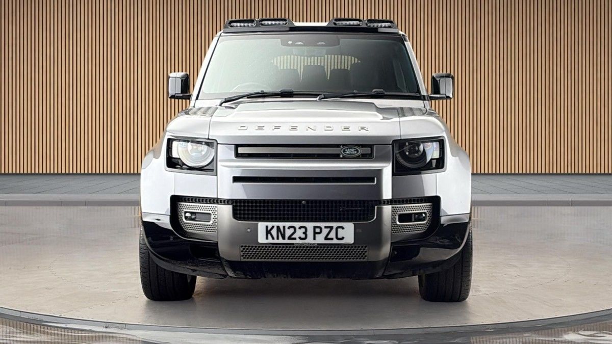 Land Rover Defender 110 Image 3