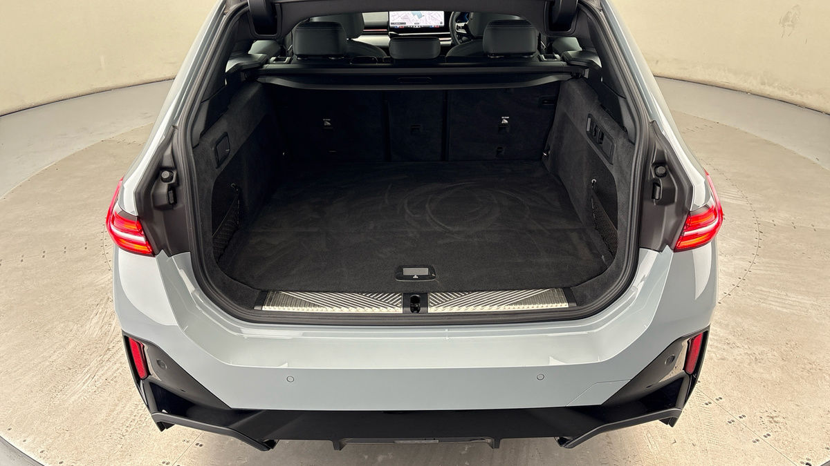 BMW 5 Series Image 11