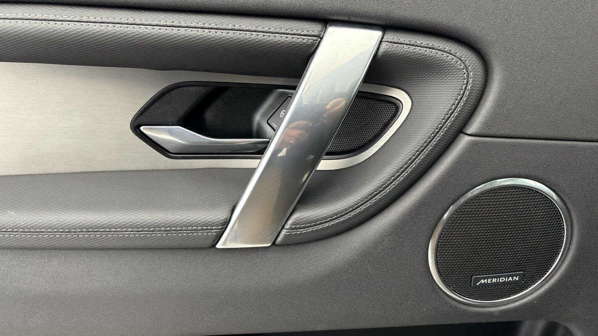 Land Rover Discovery Sport Image 19