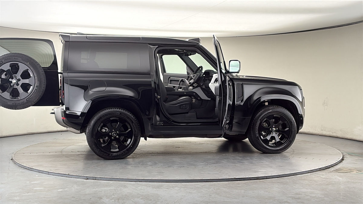More views of Land Rover Defender 90