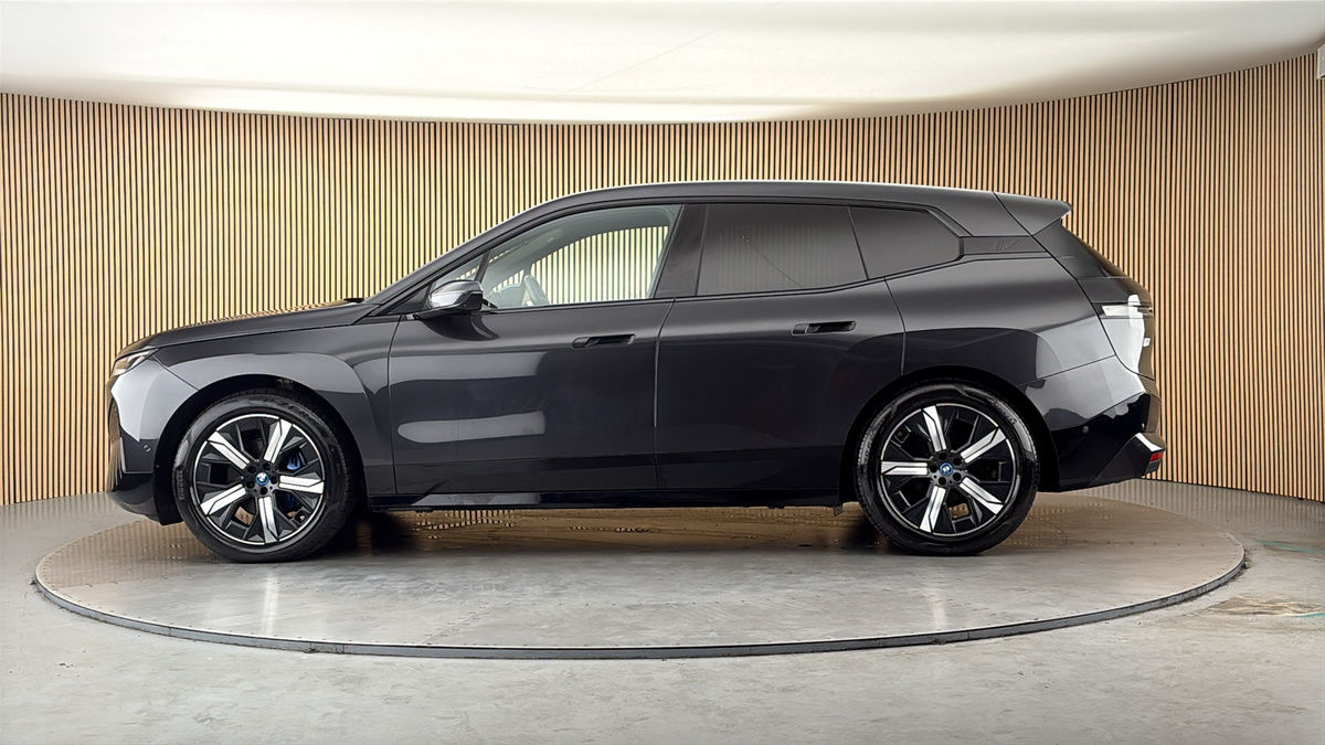 BMW iX Image 15
