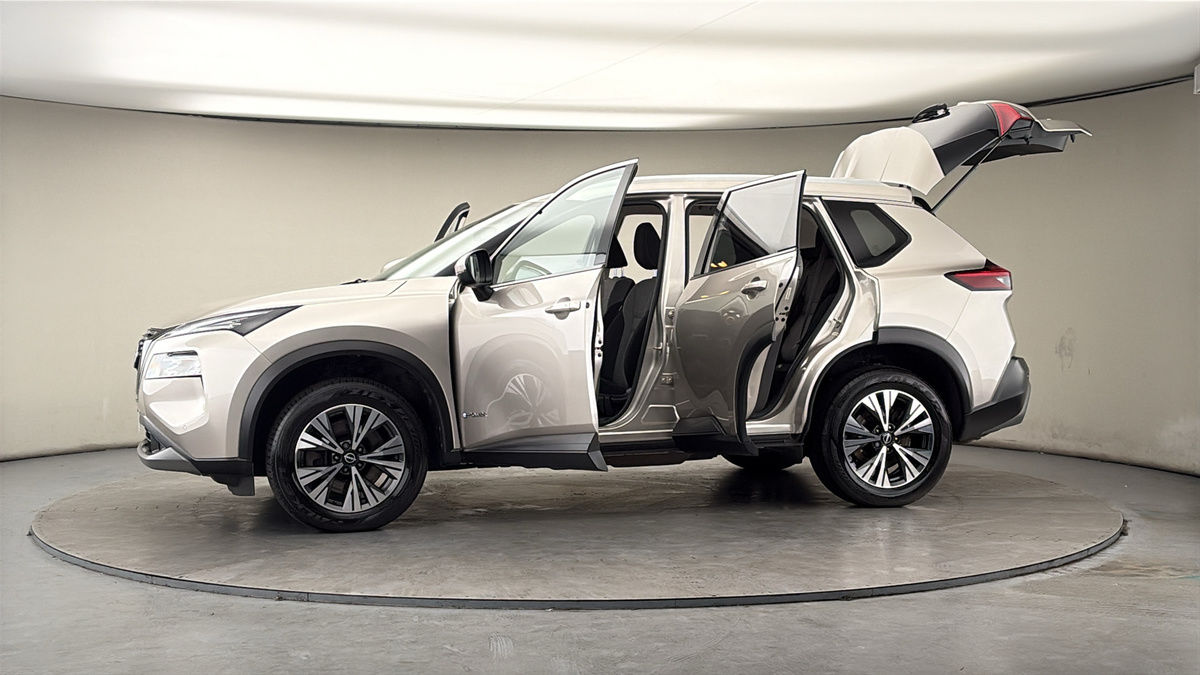More views of Nissan X-Trail