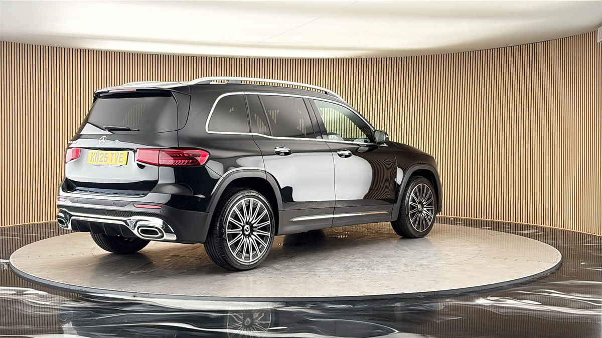 Mercedes-Benz GLB Image 21