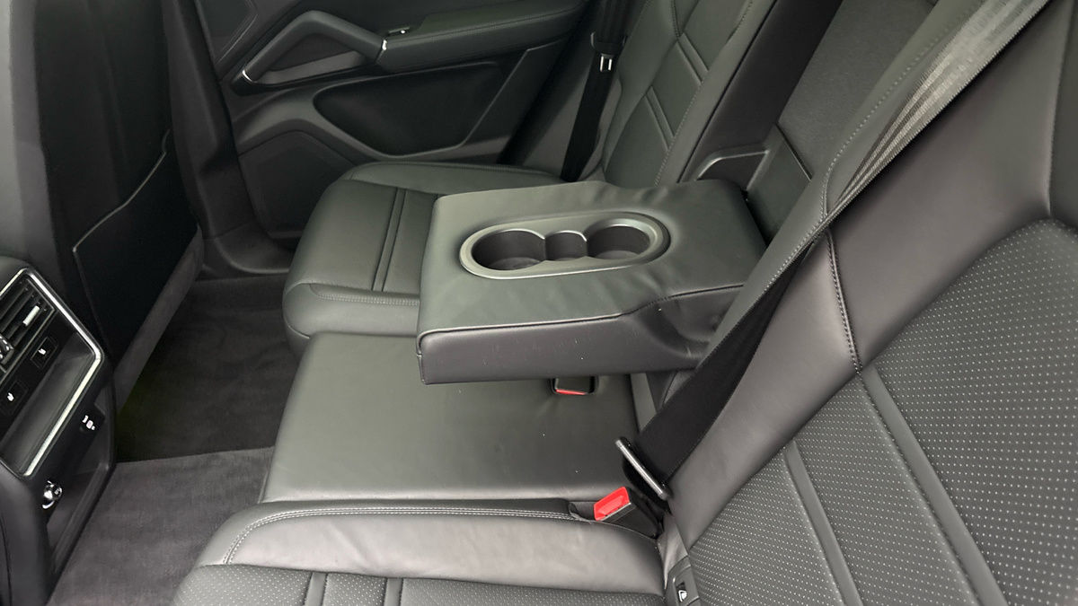 Porsche Cayenne Image 9
