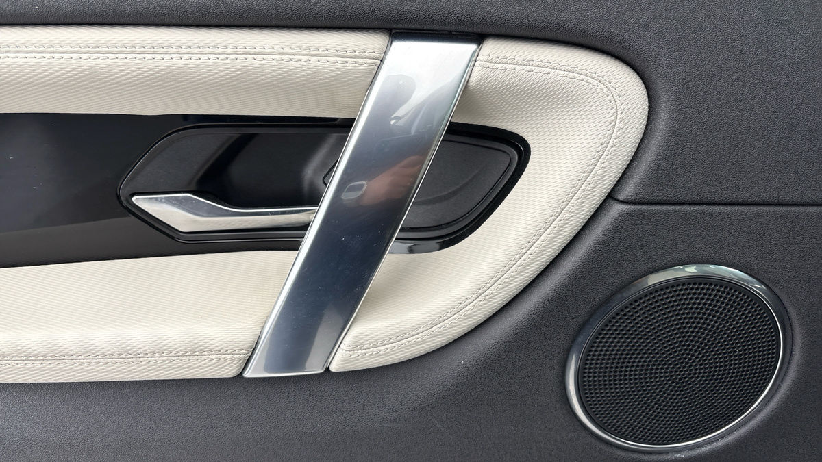 Land Rover Discovery Sport Image 19