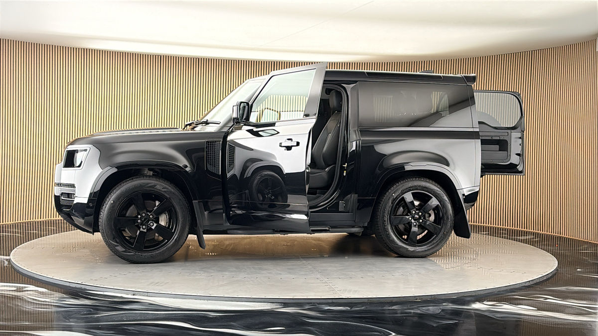 More views of Land Rover Defender 90