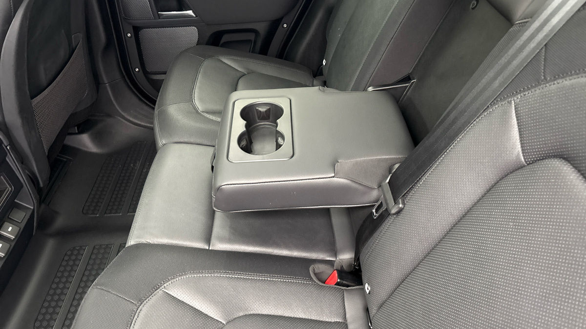 Land Rover Defender 110 Image 9