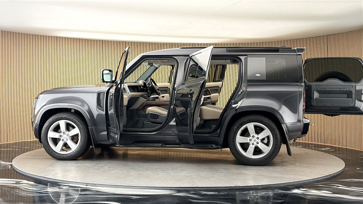 More views of Land Rover Defender 110