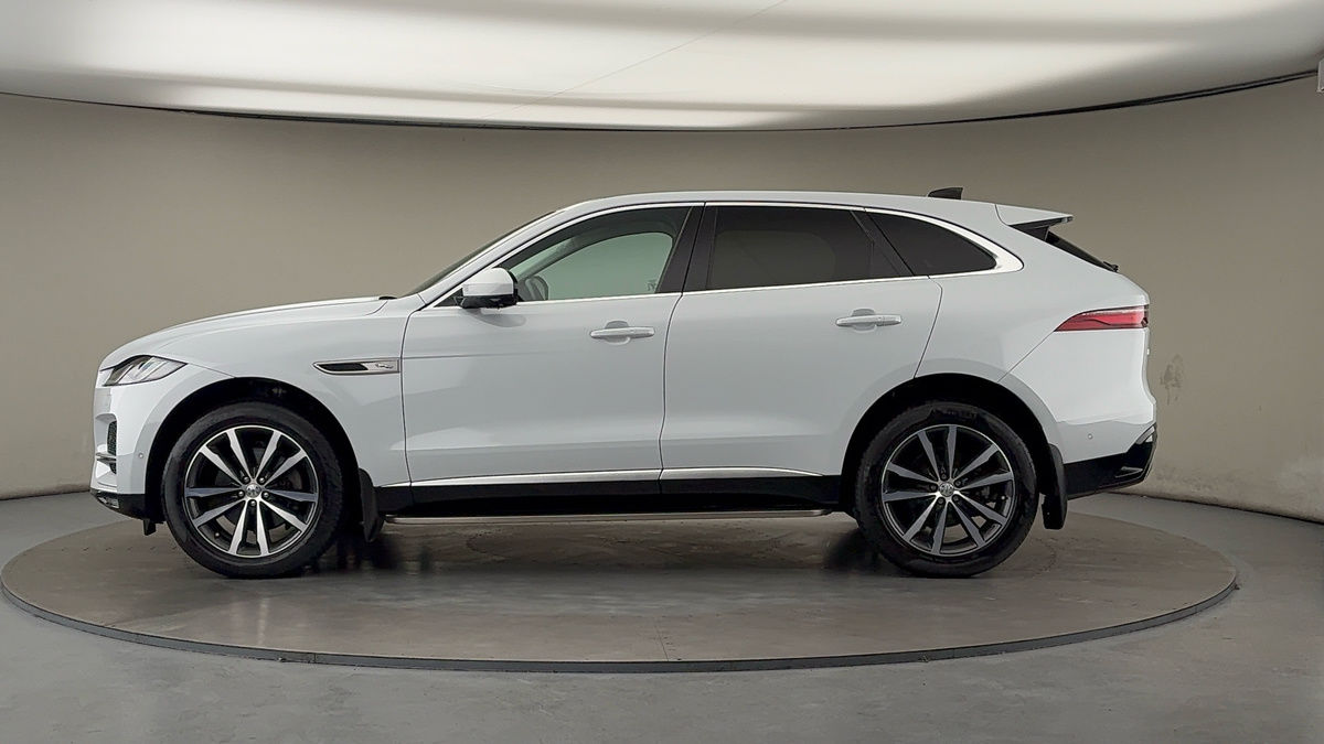 Jaguar F-PACE Image 15