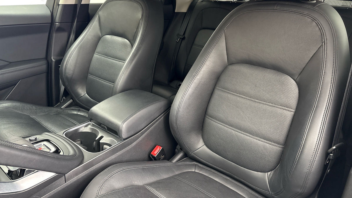Jaguar E-PACE Image 7