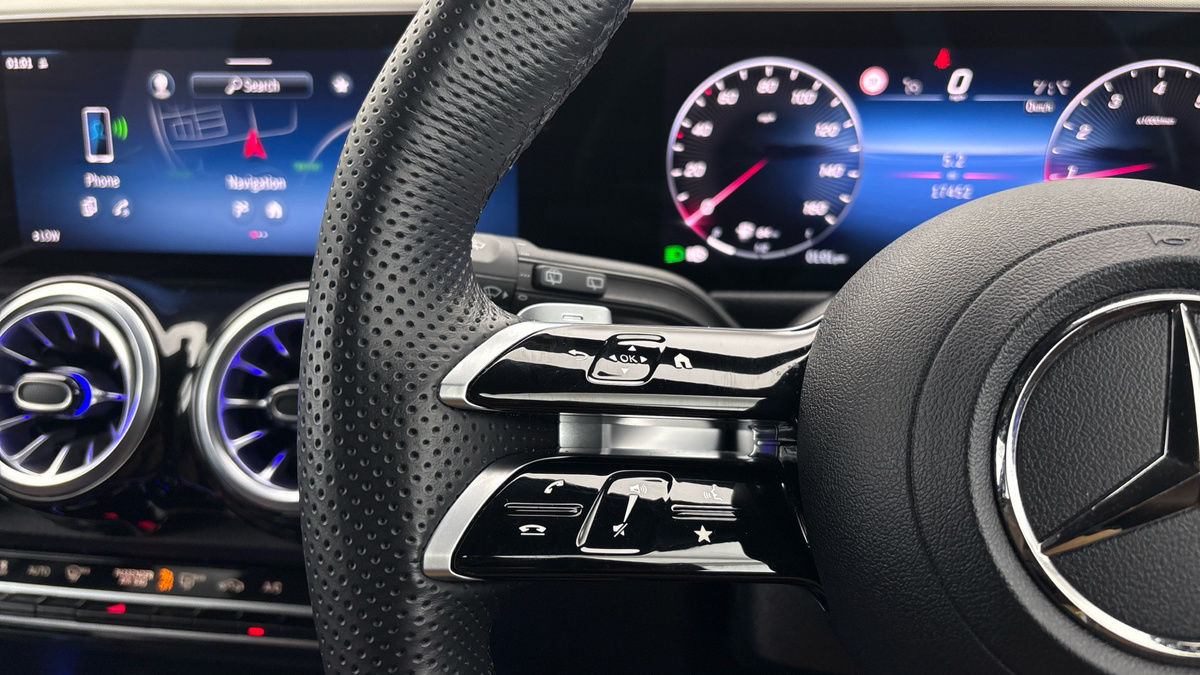 Mercedes-Benz GLB Image 13