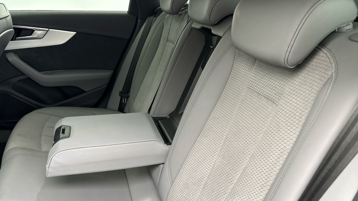 Audi A4 Avant Image 9