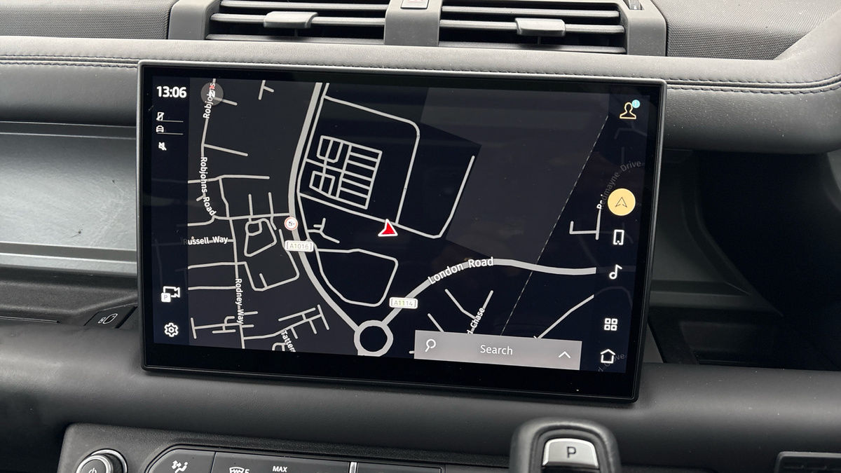 Land Rover Defender 110 Urban Image 17