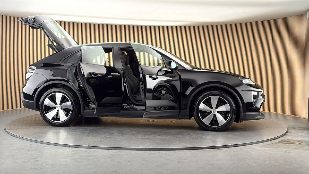 More views of Porsche Macan