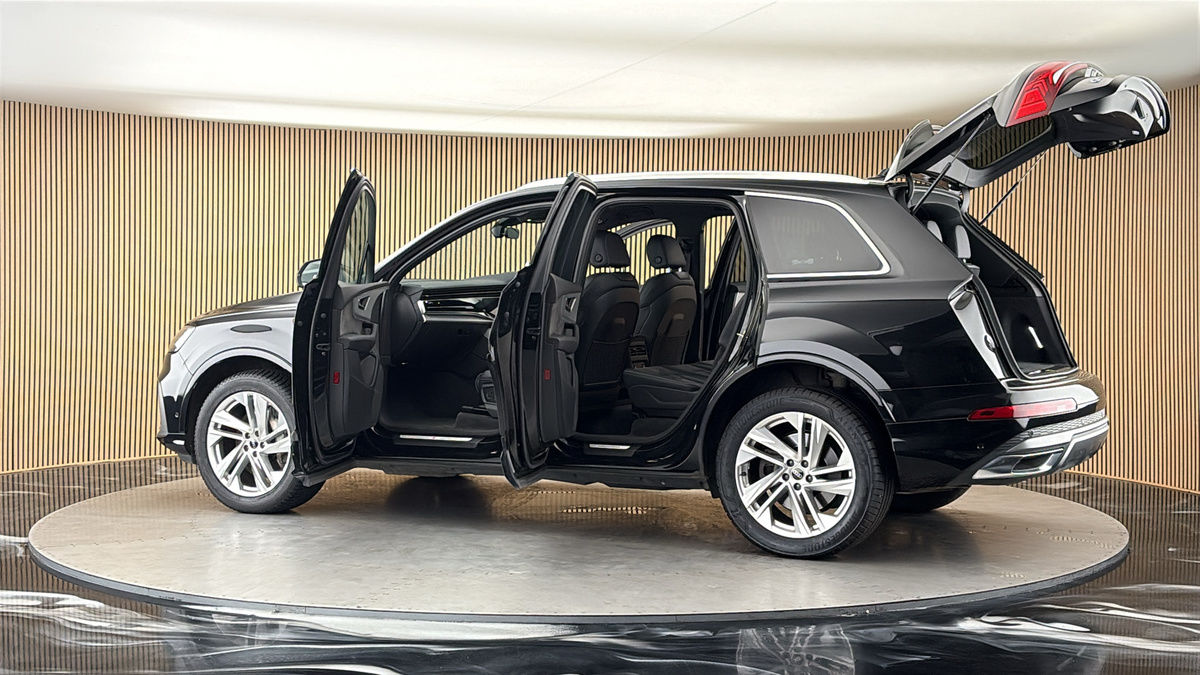 More views of Audi Q7