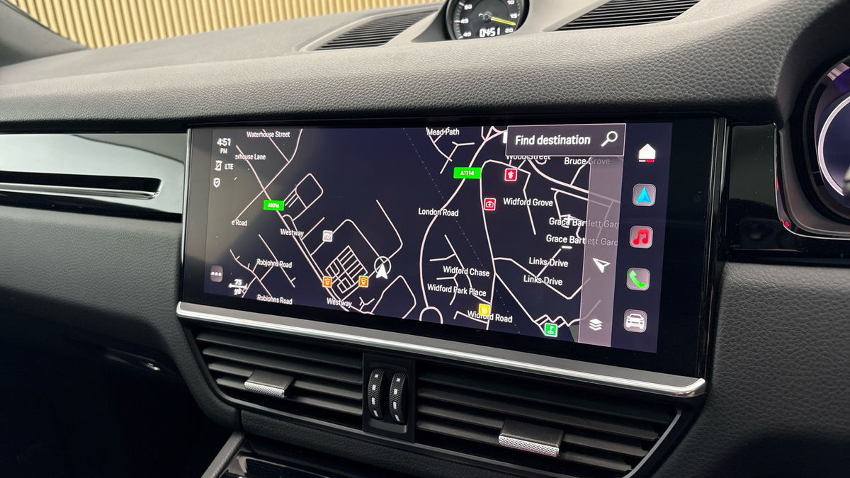 Porsche Cayenne Image 17