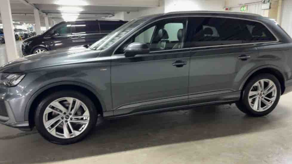More views of Audi Q7