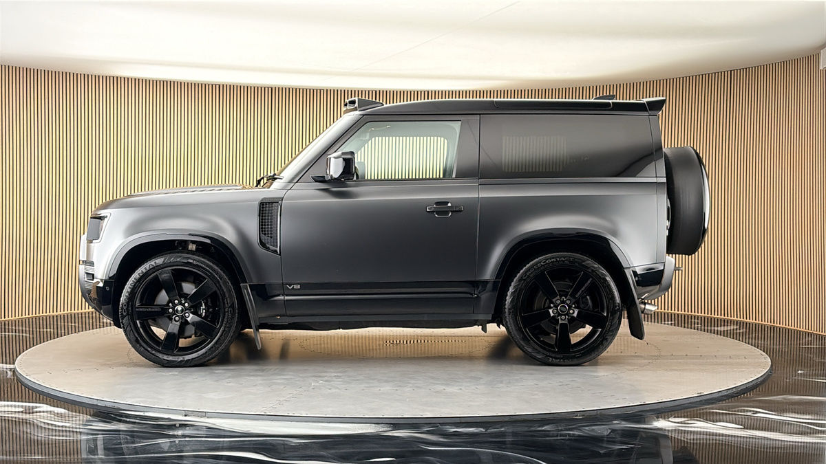 Land Rover Defender 90 Image 15