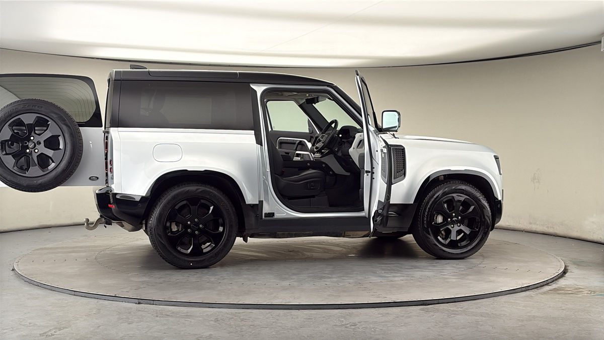 More views of Land Rover Defender 90