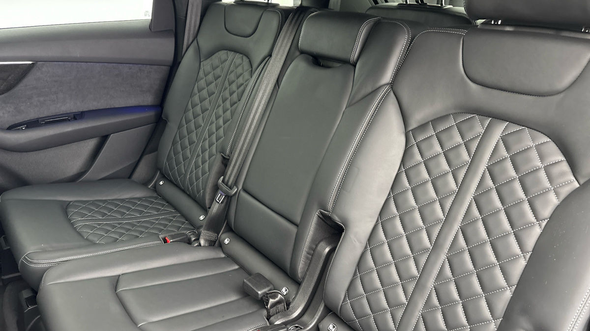 Audi SQ7 Image 8
