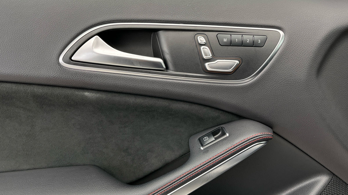 Mercedes-Benz GLA Image 19