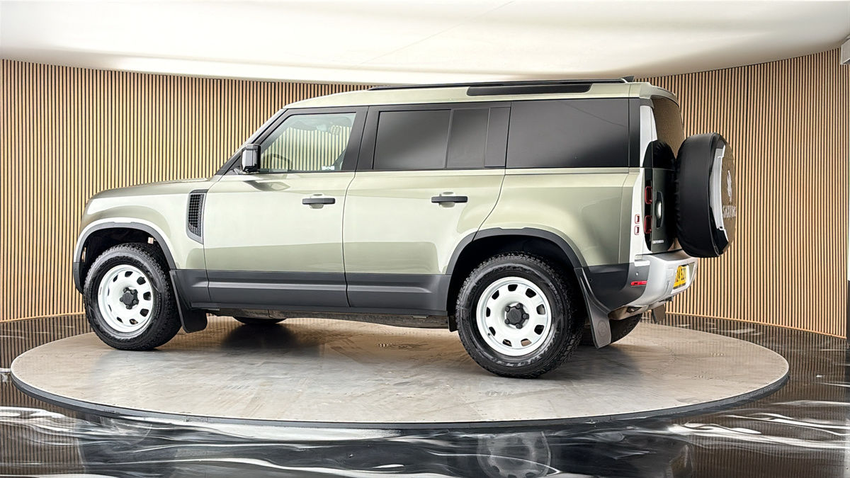 More views of Land Rover Defender 110
