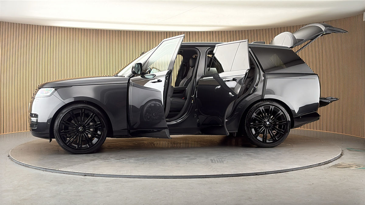 More views of Land Rover Range Rover