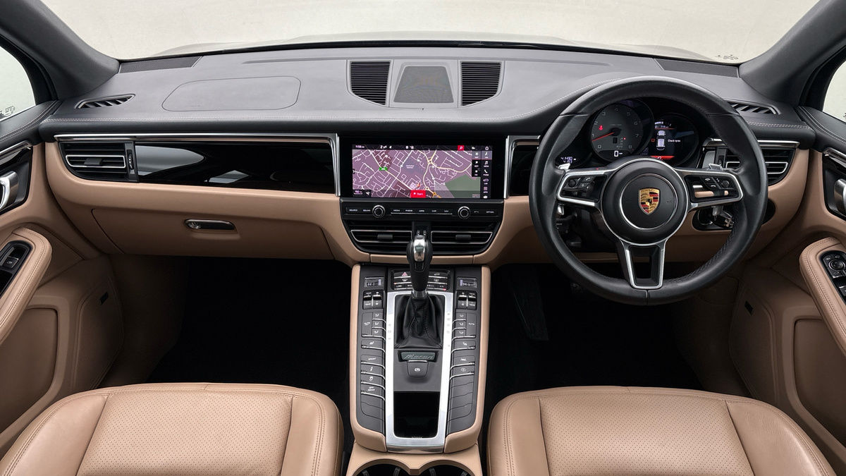Porsche Macan Image 12