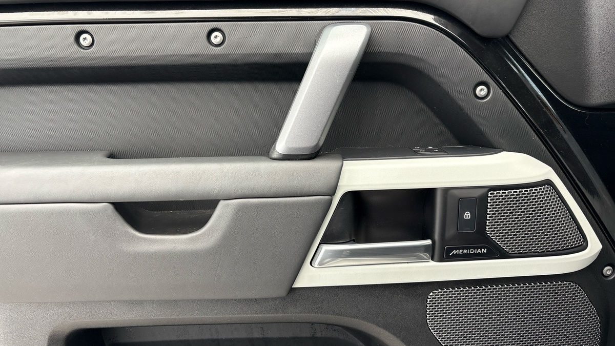 Land Rover Defender 90 Image 19