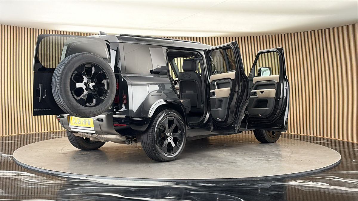 More views of Land Rover Defender 110