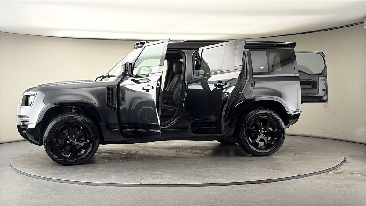 More views of Land Rover Defender 110