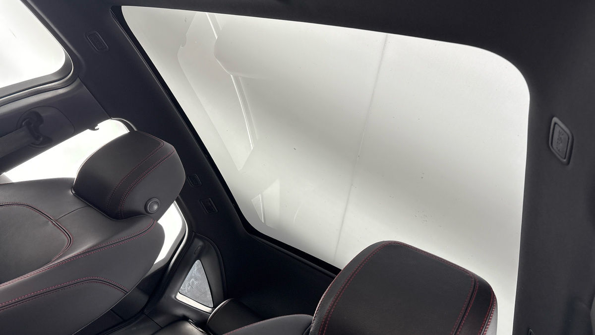 Jaguar E-PACE Image 6