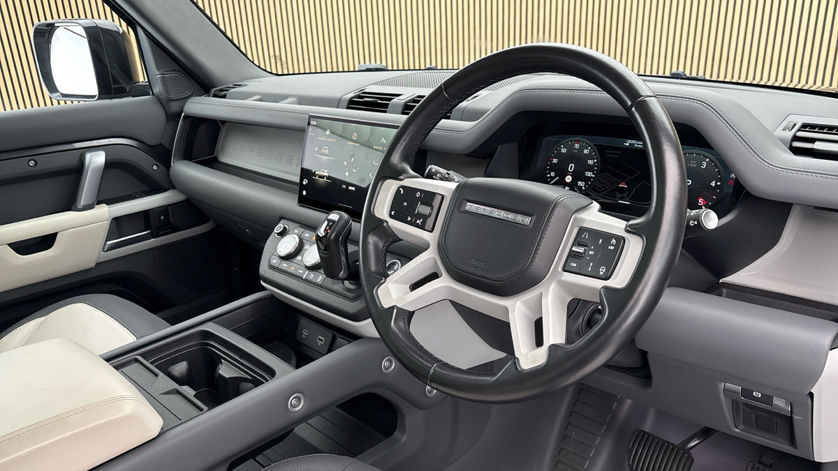 Land Rover Defender 90 Image 5