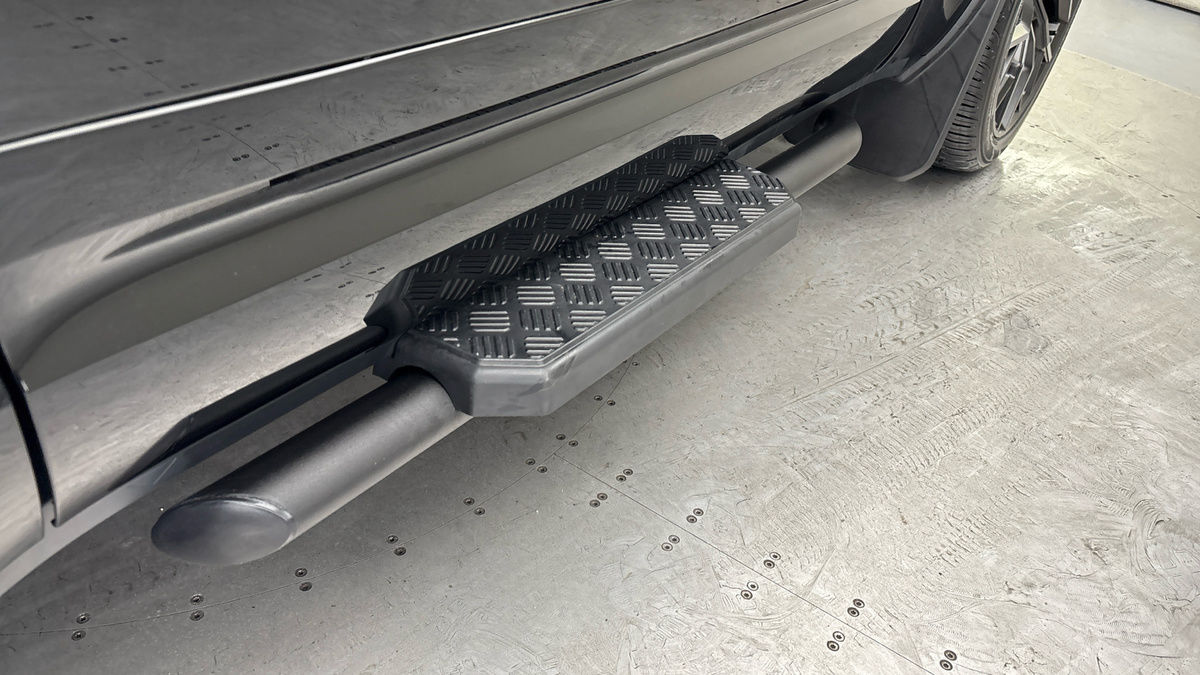 Land Rover Defender 90 Urban Image 25