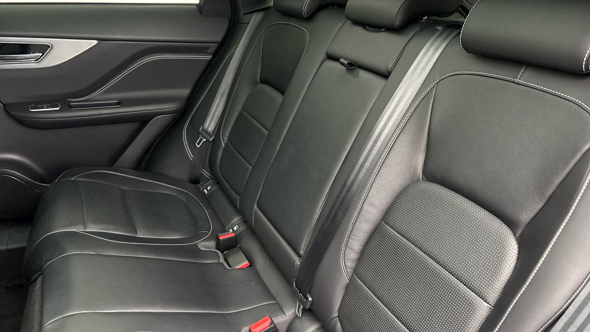 Jaguar F-PACE Image 8