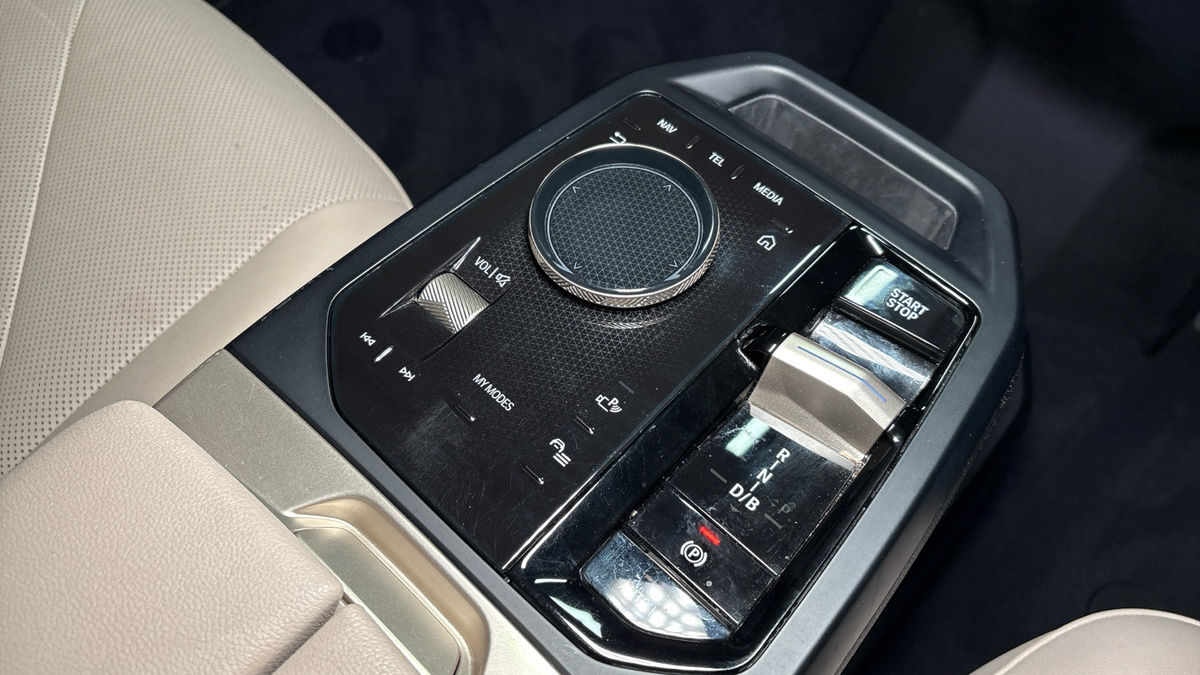 BMW iX Image 6