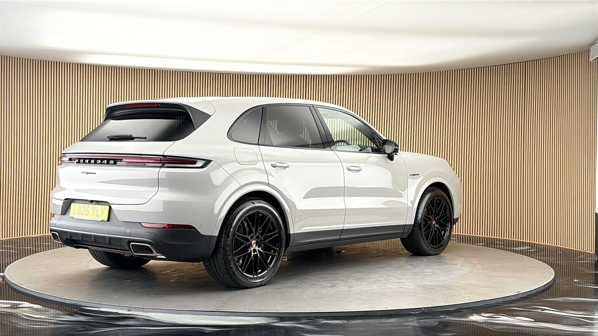 Porsche Cayenne Image 21