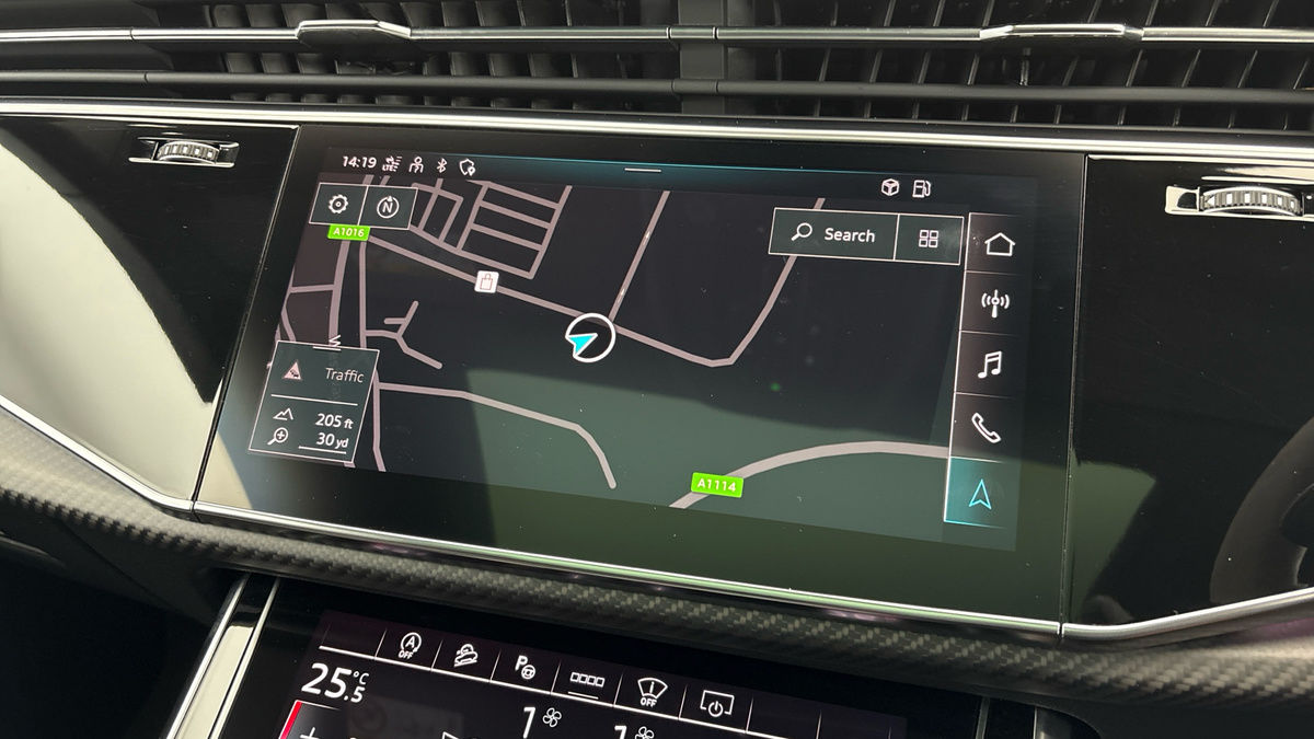 Audi RSQ8 Image 17